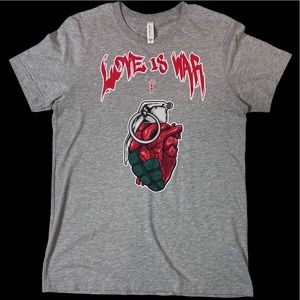 Love is war graphic short sleeve shirt